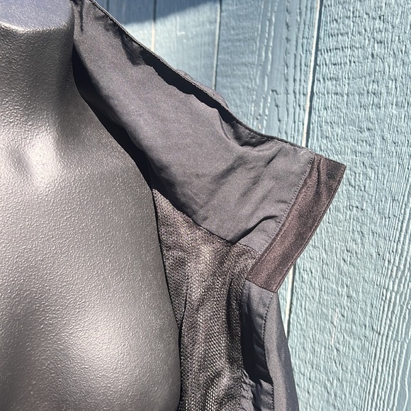 North Face lightweight, hide away hood fully lined woman’s jacket size Large - Picture 8 of 14